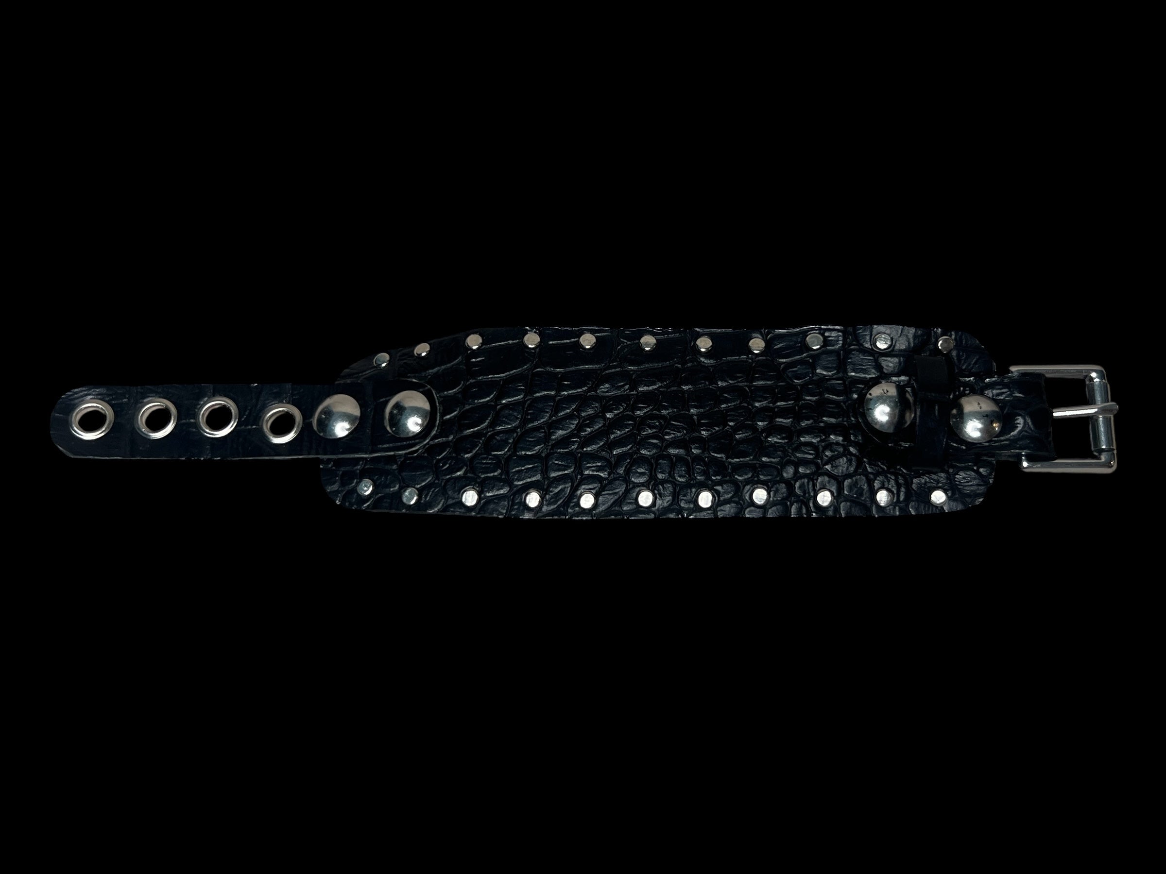 studded buckle cuff (black)