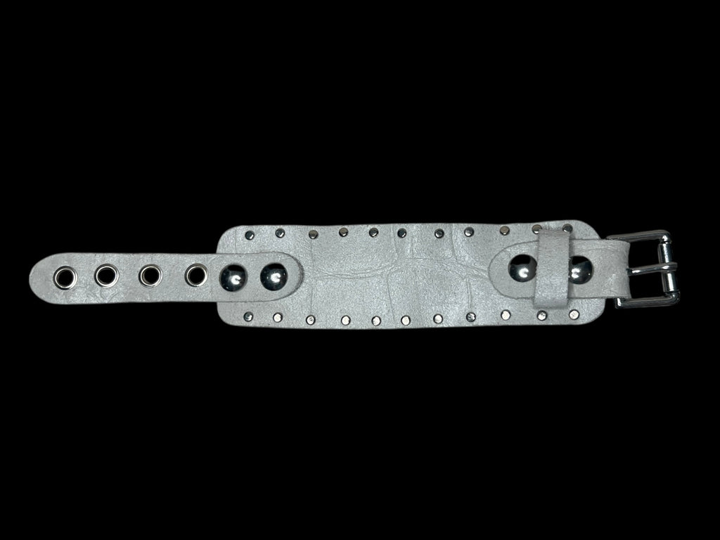 studded buckle cuff (white)