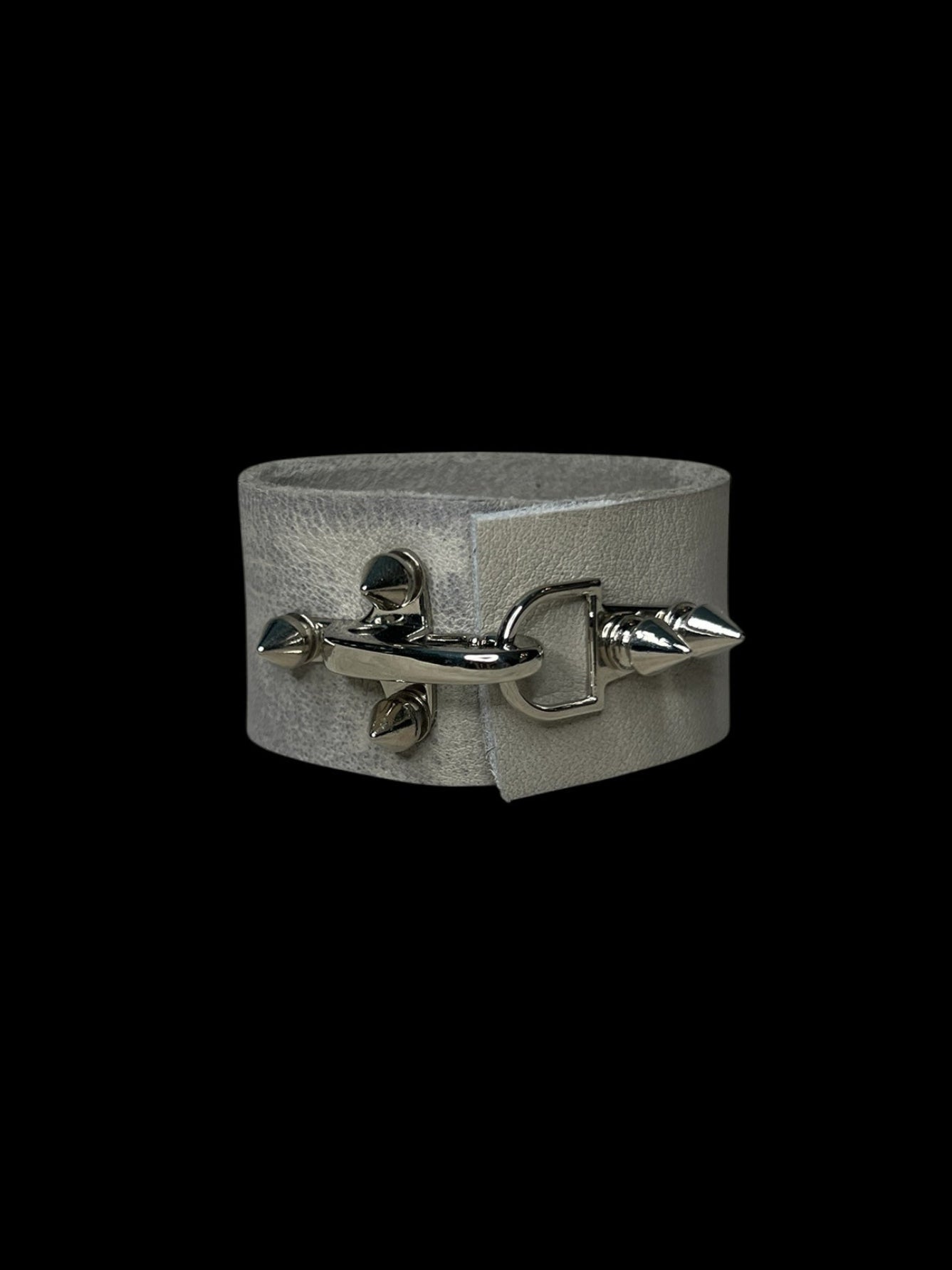 spiked fireman clasp cuff (ivory leather)