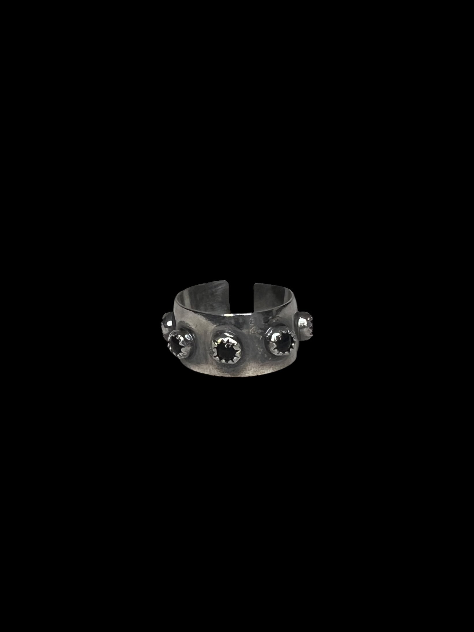 onyx studded band ring